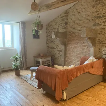 Appartement Premier Etage D Jolie Maison A La Campagne Montravers