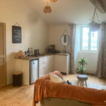 Premier Etage D Jolie Maison A La Campagne * Montravers