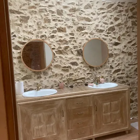 Appartement Premier Etage D Jolie Maison A La Campagne